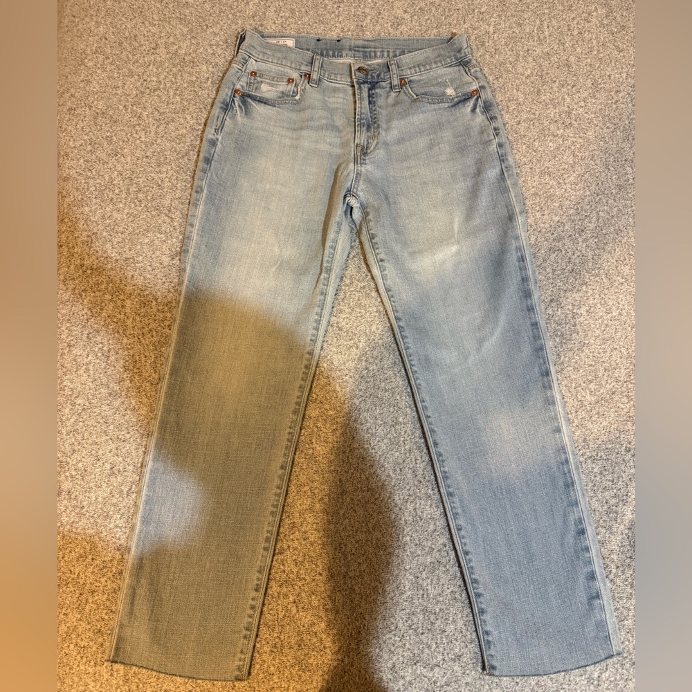 GAP Women's Girlfriend Mid Rise Jeans in Light Blue. Size 2 Regular
